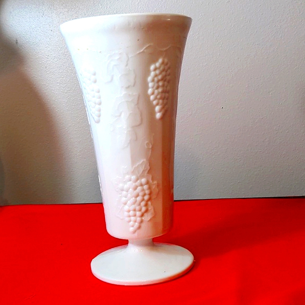 Vintage Indiana Glass Harvest Grape Vase